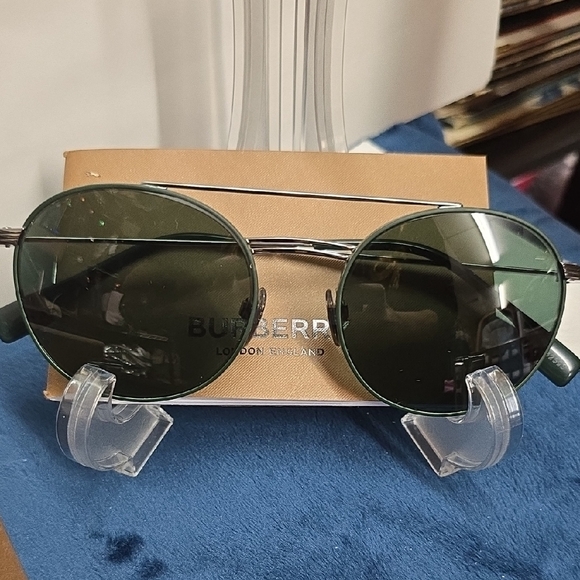 Burberry sunglasses - Picture 4 of 10